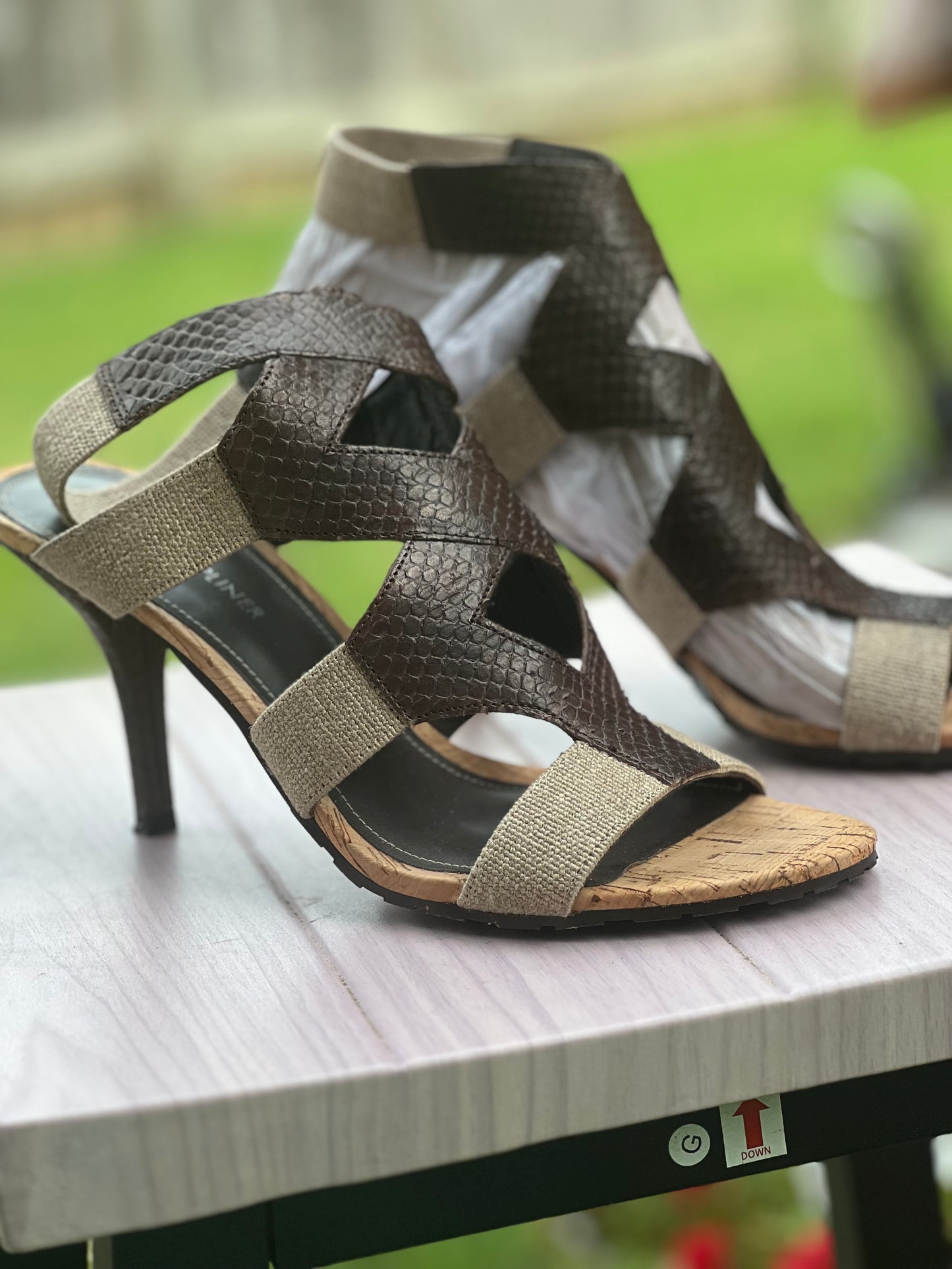 Donald J Pliner heel