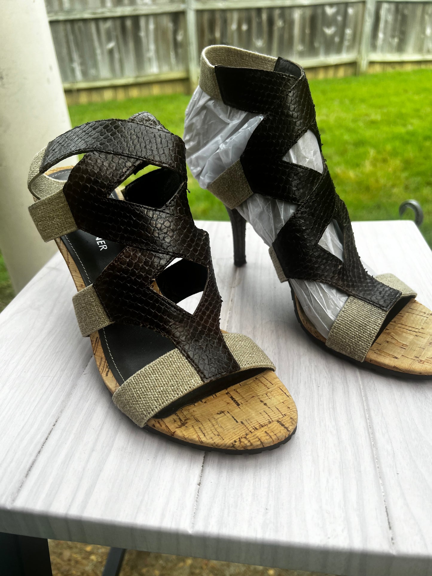 Donald J Pliner heel