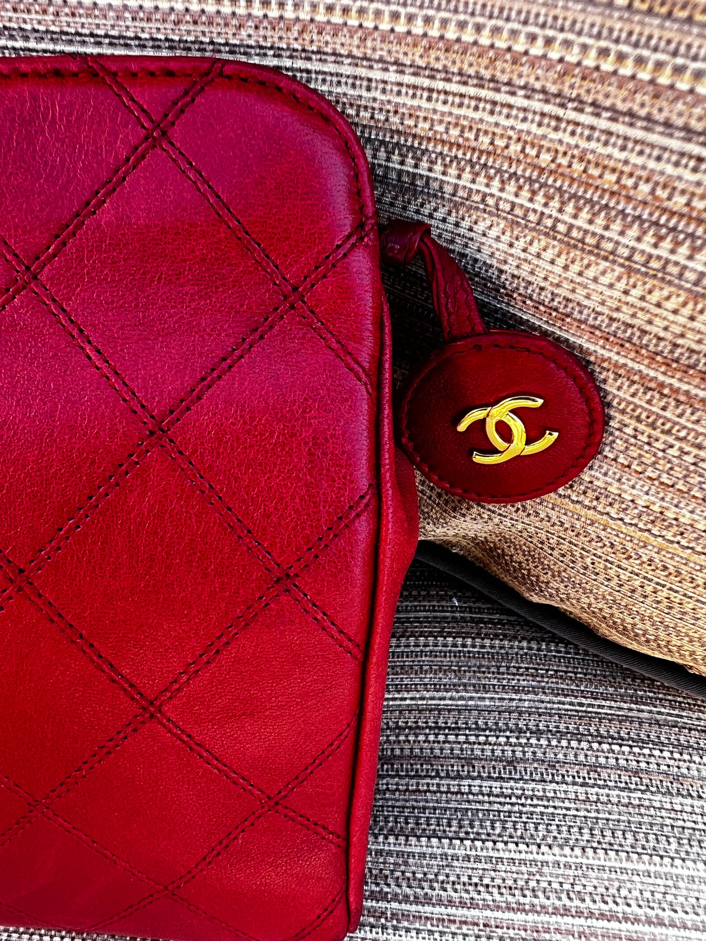 Vintage CHANEL Diamond Quilted Lambskin Leather Pouch Bag Clutch Red