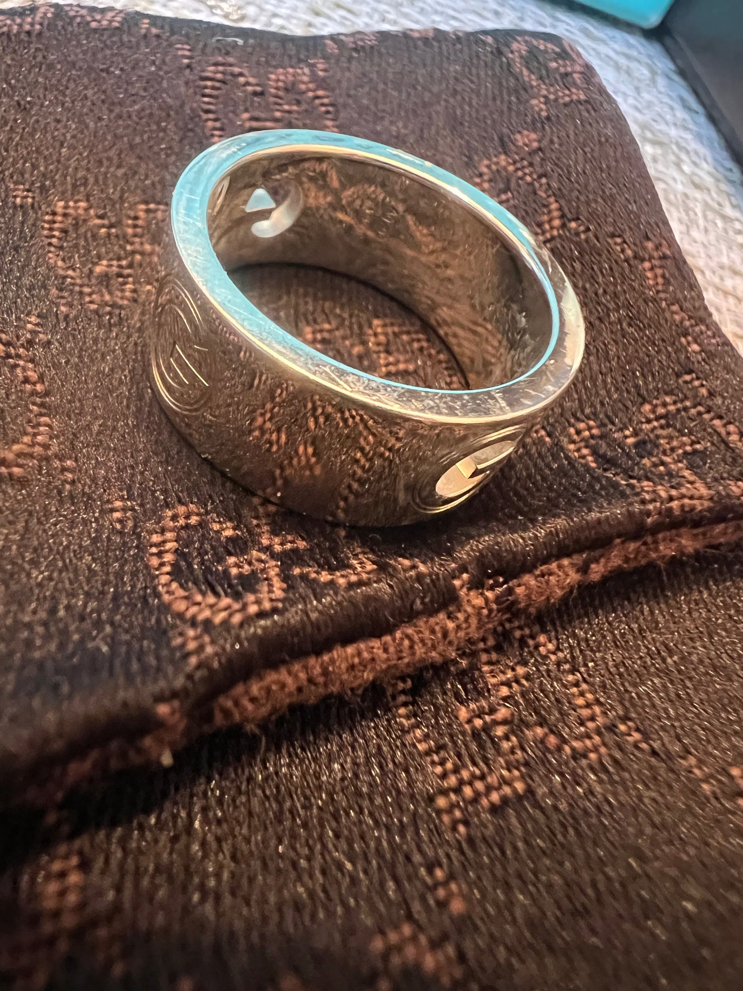 Gucci G Band Cutout Ring NEW With Box Size 6 3/4