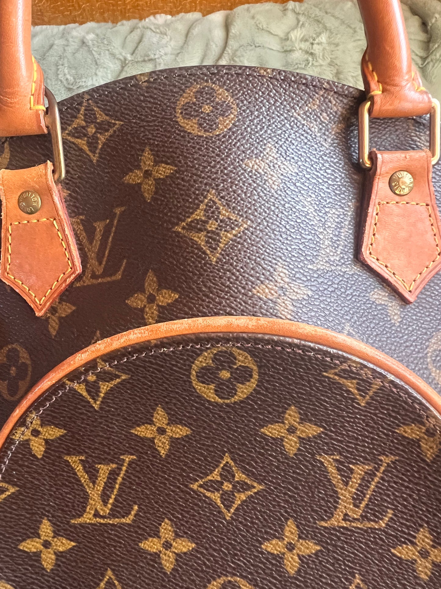 Louis Vuitton Ellipse MM