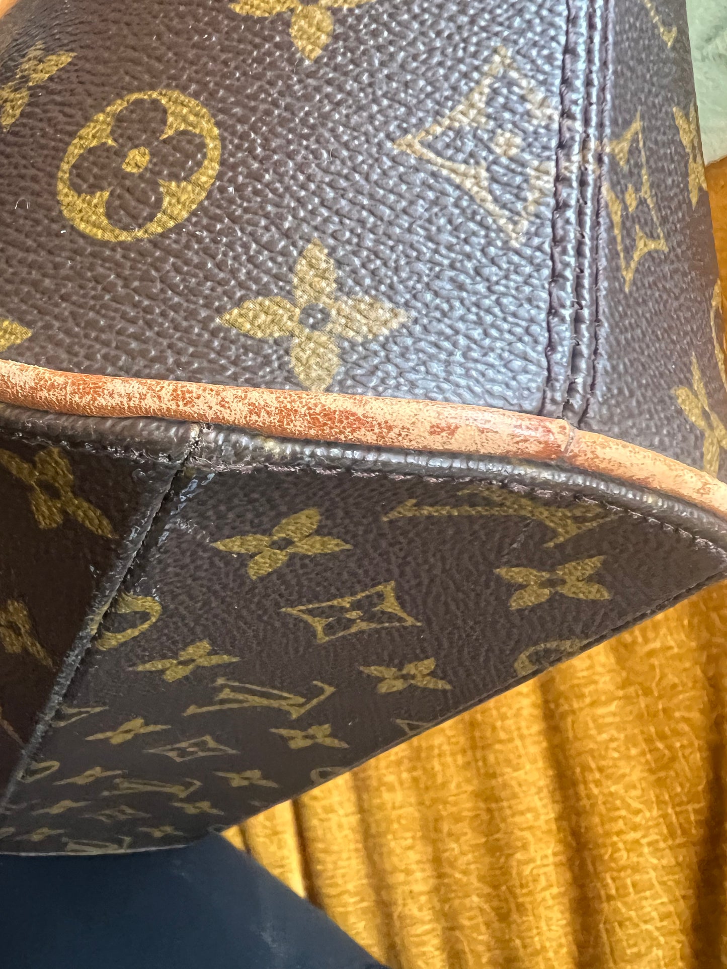 Louis Vuitton Ellipse MM