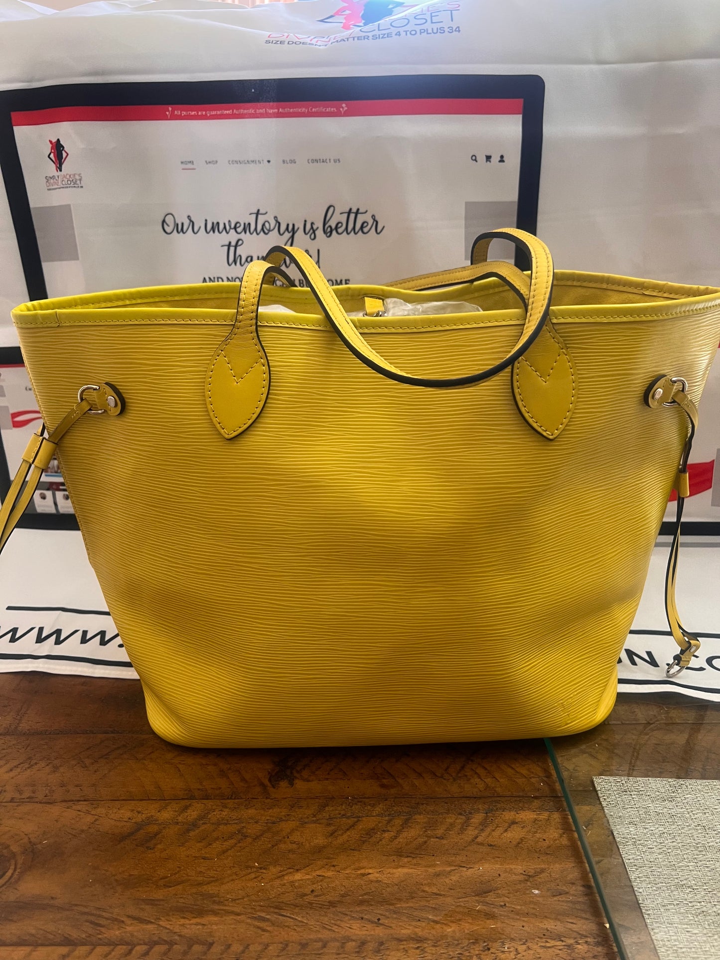 Louis Vuitton EPI Neverfull