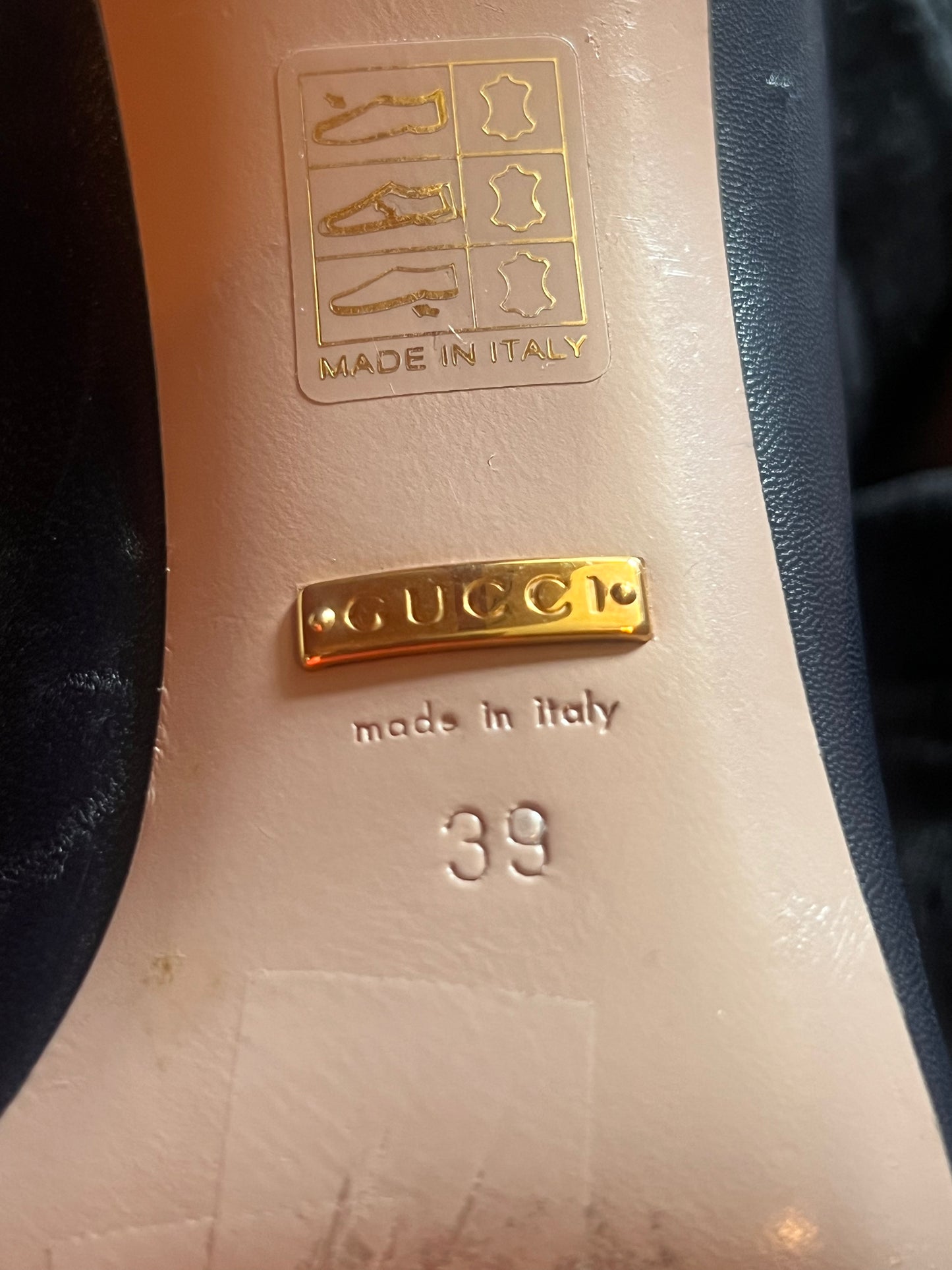 Gucci Navy Leather Pump Size 39