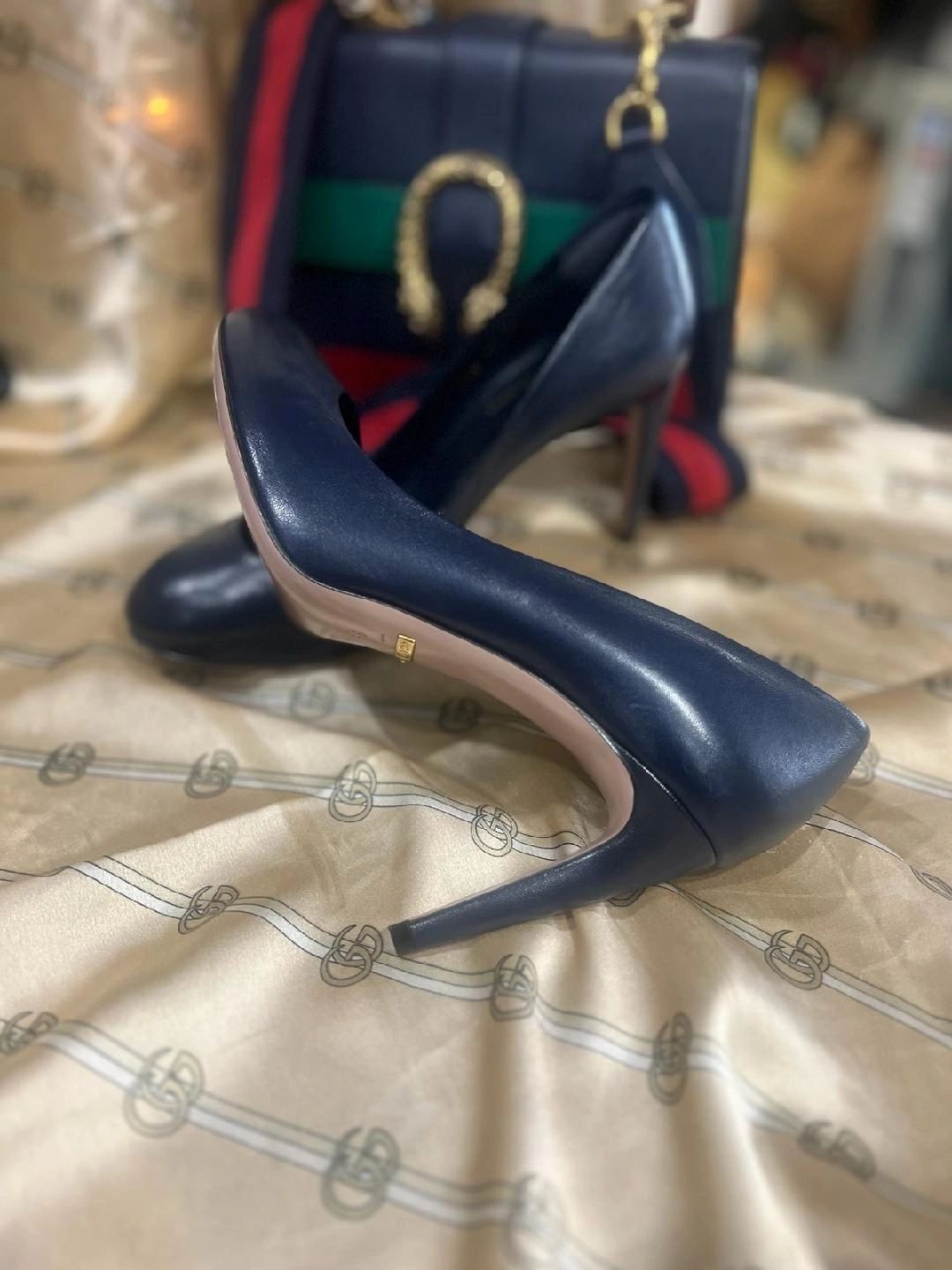 Gucci Navy Leather Pump Size 39