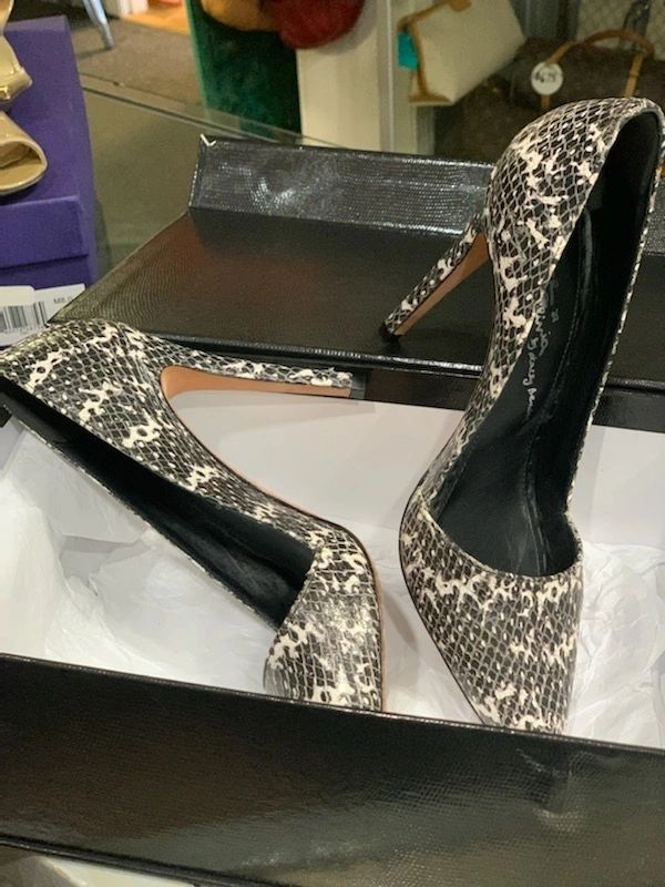 Alice And Olivia Black White Snakeskin Pump Size