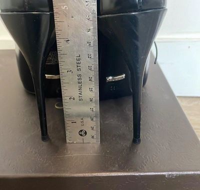 Gucci Pelle Black Lace Up Booties Size 38.5