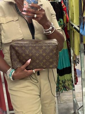 Louis Vuitton Toiletry 28