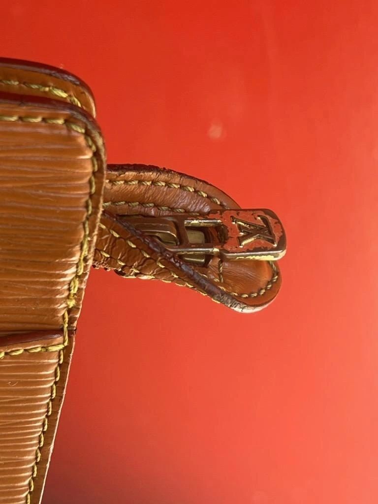 Louis Vuitton Tan EPI Clutch