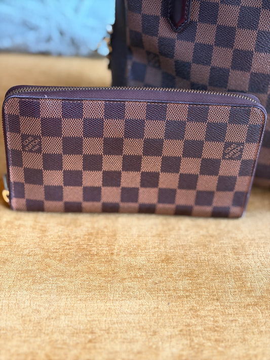 Louis Vuitton Zippy Wallet/Organizer