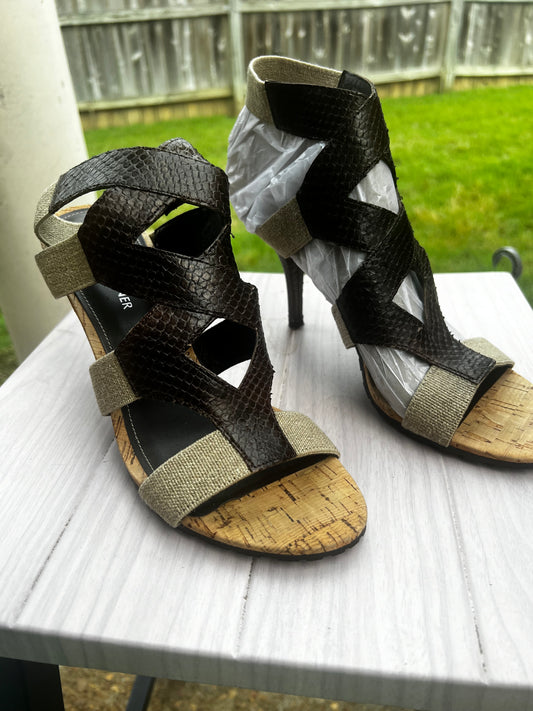 Donald J Pliner heel