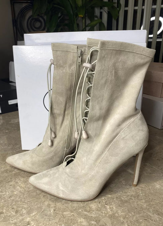 Steve Madden lace up boots