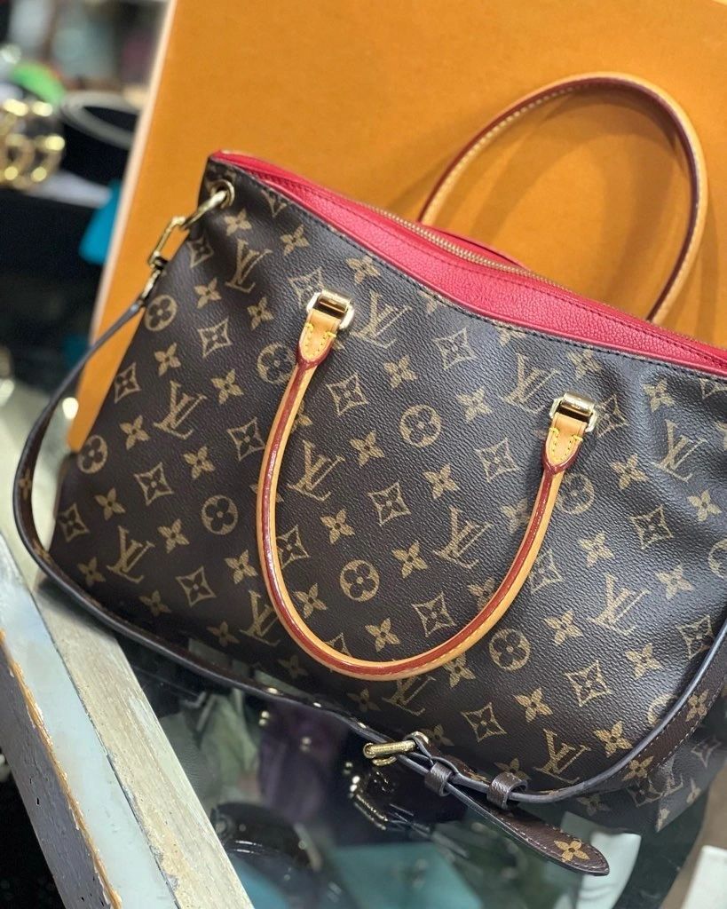 Louis Vuitton Pallas MM With Strap