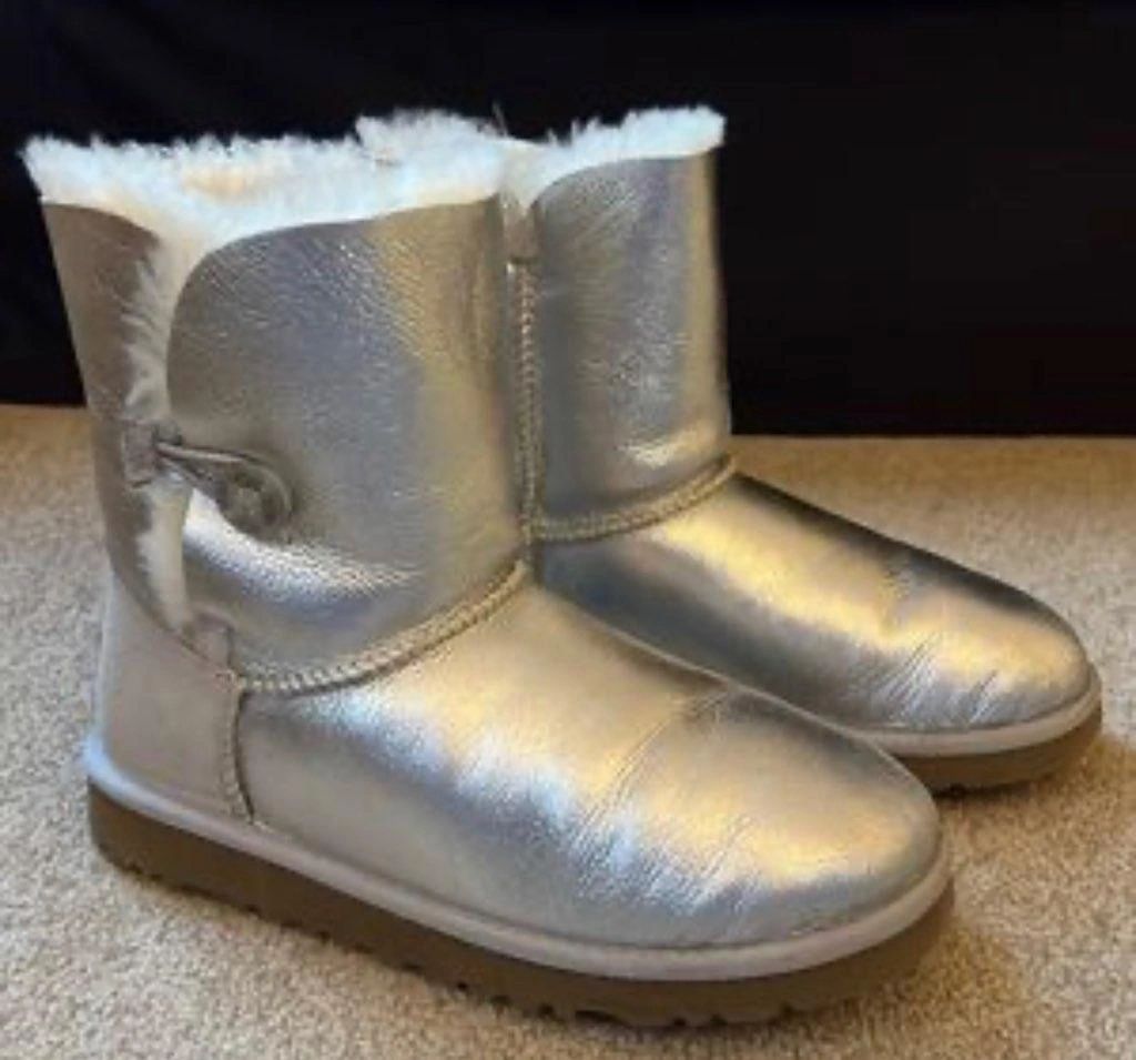 Ugg Bailey Silver Metallic boot Size 9