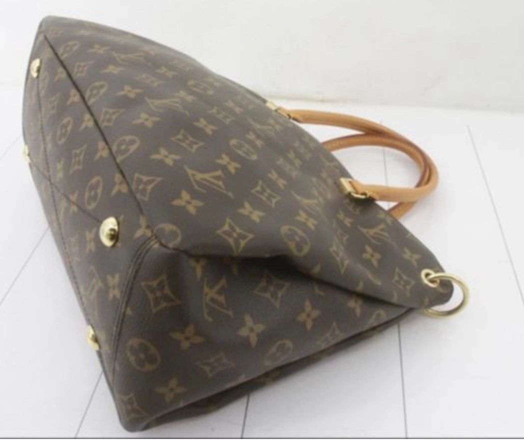 Louis Vuitton Pallas MM With Strap