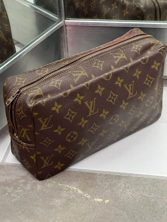 Louis Vuitton Toiletry 28